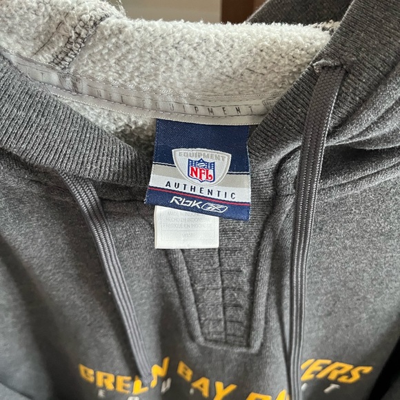 Green Bay Packers sweatshirt - Picture 2 of 2
